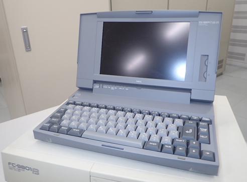 Eb5ZcGvUwAAITPj ゆりかもめの安全運行　25年間支えていたパソコンは「PC-9801」！？　引退のお知らせがネットで話題
