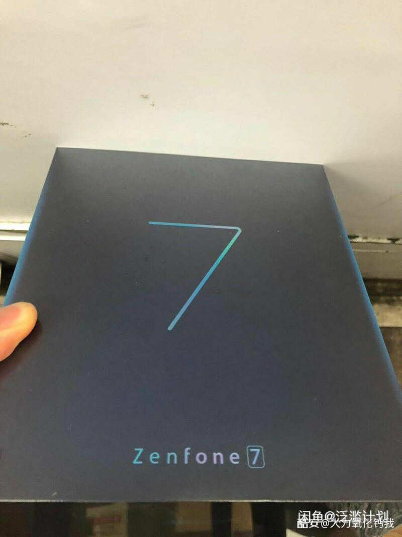 AZrcbY5 【朗報画像】アスースの新スマホ「ZenFone 7」むっちゃカッコいい