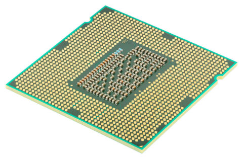 1200px-Intel_CPU_Core_i7_2600K_Sandy_Bridge_bottom-480x316 【PC】AMDが本気を出さなければ未だにIntelは4コア8スレッドのCPUを出し続けていたという事実