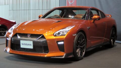 Nissan_GT-R_MY2017_1_cropped-480x270 【自動車】スポーツタイプの車って加速とか登り坂とか凄いの？