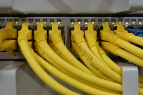 network-cables-499792_1280-480x320 【ネット】マンションでのLAN回線って勝手に自分で変えていいの？
