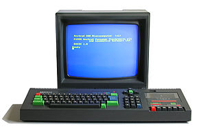 290px-Amstrad_CPC464 【レトロPC】レトロPCと聞いて真っ先に思い浮かんだ機種は？
