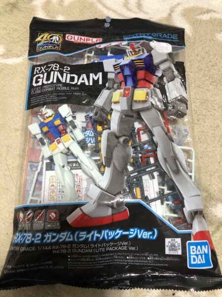 82LuaTm-450x600 【ガンプラ】海外で「ガンプラをランナーから切り離さずに塗装し額装する」という新しい楽しみ方が流行る