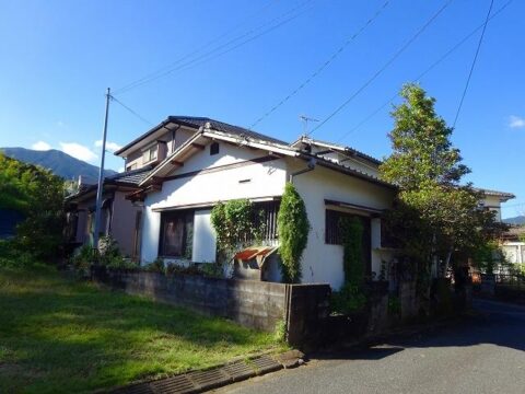 LZLNfiG-480x360 【不動産】(ヽ´ん`)「福岡市ならこの一軒家が200万円で買える。見つけた瞬間シビレた」