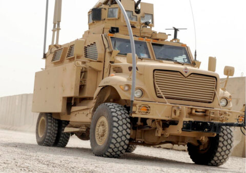US_Army_50962_Mine_Resistant_Ambush_Protected_Expedient_Armor_Program_Add-on-Armor_Kit-480x339 【自動車】クソ丈夫な車欲しいから車ヲタおしえて！