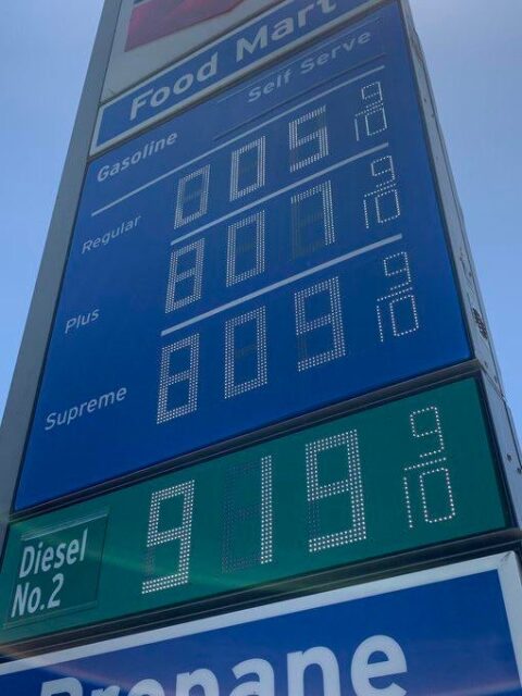 XjURah5-480x640 【悲報】ガソリンの値上げ、とんでもないことになる。ガス欠が急増し、ドライバー職の辞職が止まらず