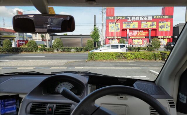 【自動車】車検の代車でセンターメーターの車借りたけどおかしくね？？