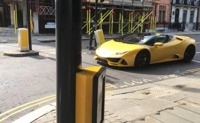 【画像】虫みたいな車、カッコ良すぎるwww