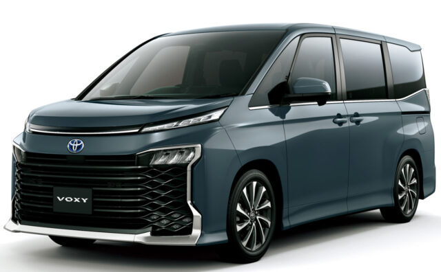 【自動車】トヨタってヴォクシーとかノアみたいな似てる車出す意味ってあるのか？