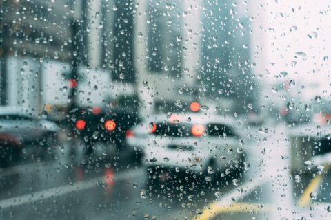car-glass-window-gc5441dccf_1920-480x320 免許試験「雨が降っていたので気を付けて運転した」ワイ「雨でなくても気を付けるから×やな」