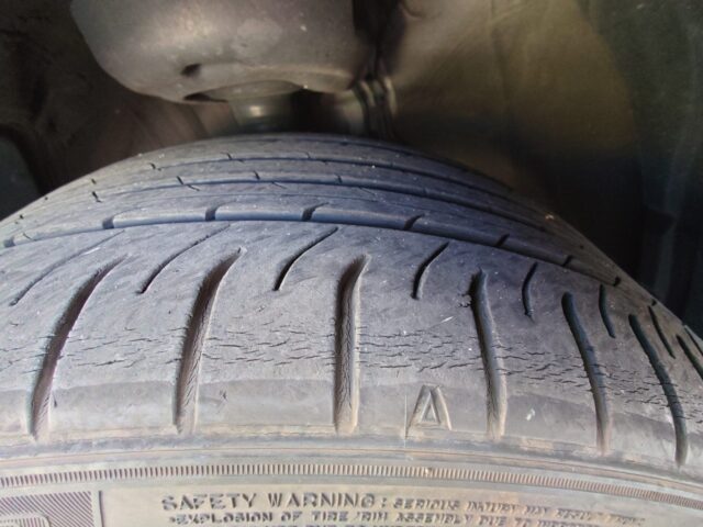 jQzL9Qa-640x480 【自動車】タイヤがひび割れてきたんだけど大丈夫かな？
