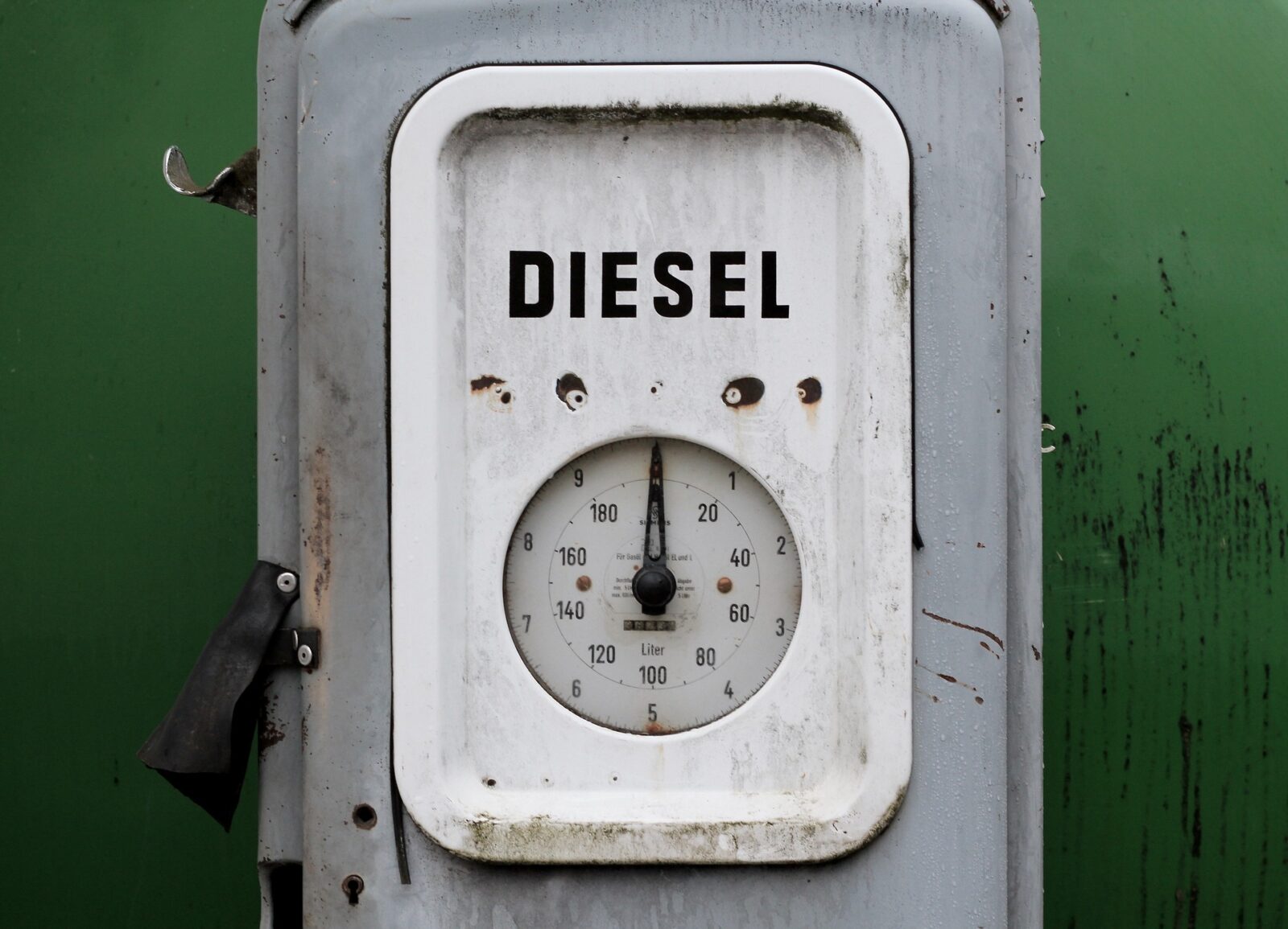 car-diesel-ge3c4bb877_1920 【自動車】ディーゼル車だけど燃料凍ったんだが