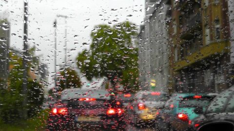 car-rain-gc6af00d72_1920-480x270 【自動車】自動車学校が紹介した車のガラスを曇りづらくする方法に目からウ🔲コ