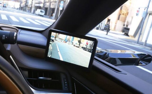 【悲報】サイドミラーを車内液晶画面にした奴、流行らない