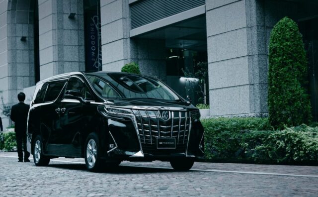 【画像】『アルファード』とかいう高級車としてのブランドを定着させた車