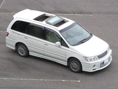 Nissan-Presage_axis-u30_1998-sunroof_open-480x360 【驚愕】昭和の車は『天井にも窓』があったそうだぞ、何に使うんだよｗｗｗ