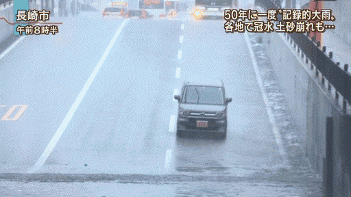 0Qyy68n 【動画】運転手「道路冠水しとるけど、水深浅いしまあ行けるやろ」→結果