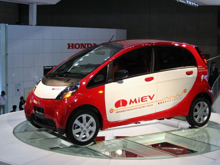 car-Mitsubishi_i_MiEV_in_Tokyo_Motor_Show_2007-720x540 【EV】日産EV「サクラ」快走、『国内市場の4割超に』