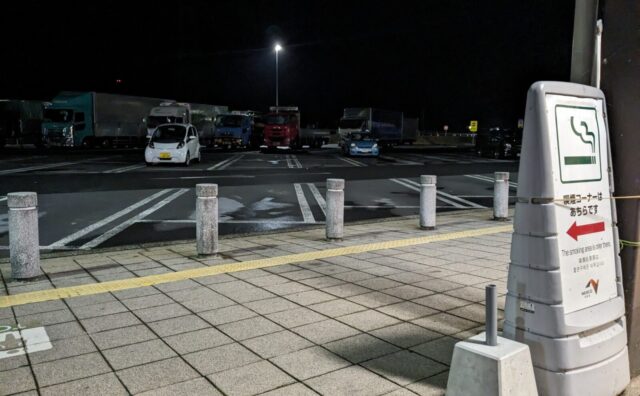 【画像】こういう車で高速道路走るやつｗｗｗｗ