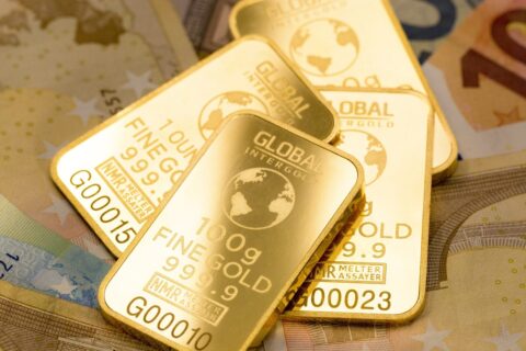 gold-bars-g6235eb770_1920-480x320 【投資】積立NISAやる代わりに毎月2万円を『ゴールド』積み立てた結果