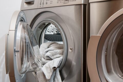 a5ec55b195884f5a4ffea402a2830144-480x320 えっ、『コインランドリー』で乾燥が終わった他人の洗濯物を取り出すのってアリだったの？