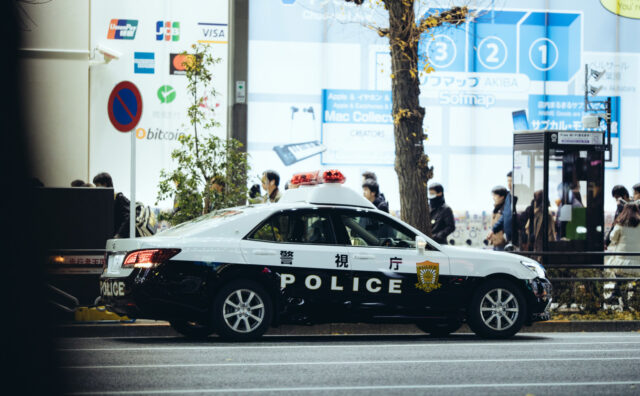 【朗報】クルマを『パトカーそっくり』にペイントしたら絶対に煽られなくなって草！