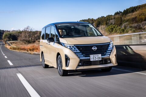 viT8I3D-480x320 日産、売れる車があった！ 「セレナ」が昨年のミニバン国内新車販売台数でトップに  [478973293]