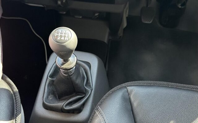 お前らいま急にマニュアル車乗れって言われたら運転できる？